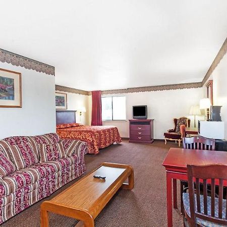 Super 8 Morristown East Downtown Otel Dış mekan fotoğraf